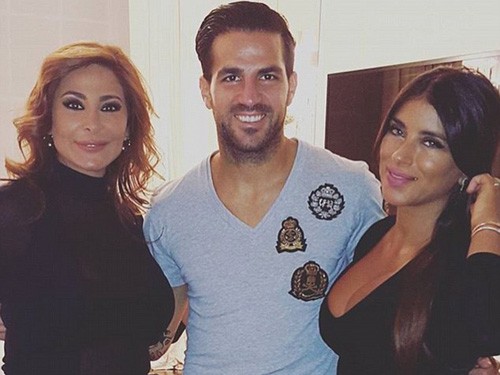 Fabregas đi ăn tối với ca sĩ Lebanon