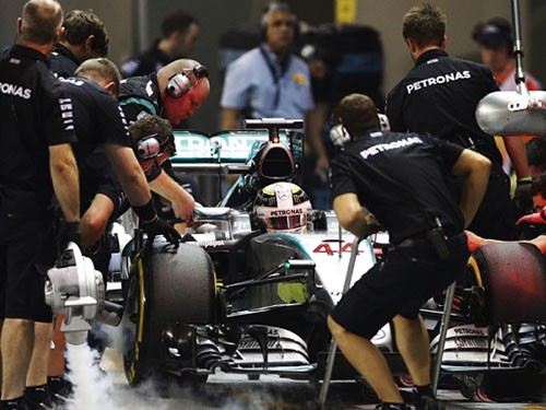 Singapore Grand Prix 2015: Cú ngã đau của nhà Vô địch