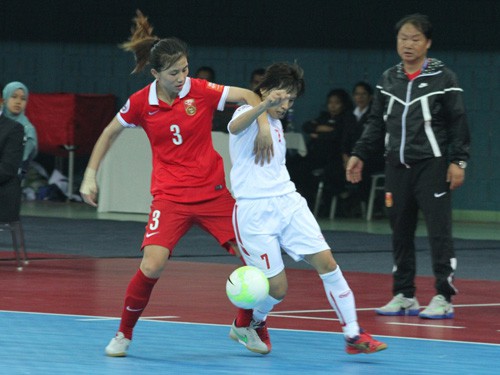 Futsal nữ châu Á 2015: Thua Trung Quốc, tuyển Việt Nam khó vào bán kết