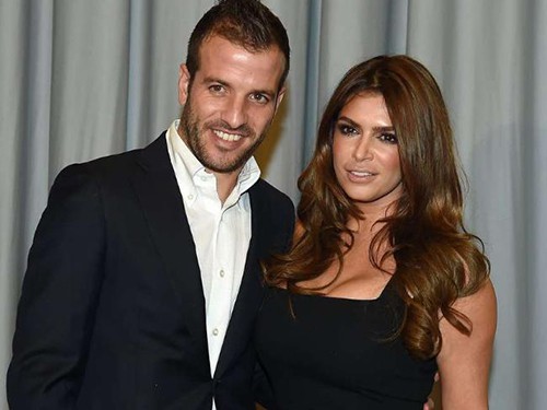 Sabia giả mang bầu để níu kéo Van der Vaart?