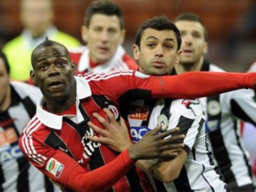 Udinese 2-3 AC Milan: Balotelli nổ súng, Rossoneri giành 3 điểm trên đất khách