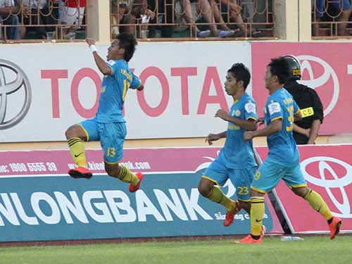 V.League 2015: Khát vọng, tự trọng và “để được thương”