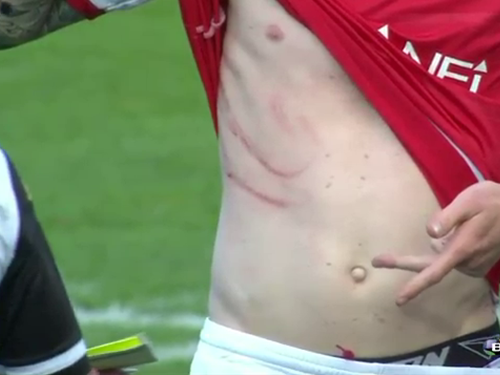 Học De Jong, tiền vệ Ligue 1 trổ tài con nhà võ với đối phương