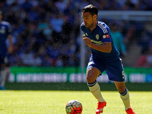 Nhịn ăn một tuần, Falcao mua cả đội Walsall