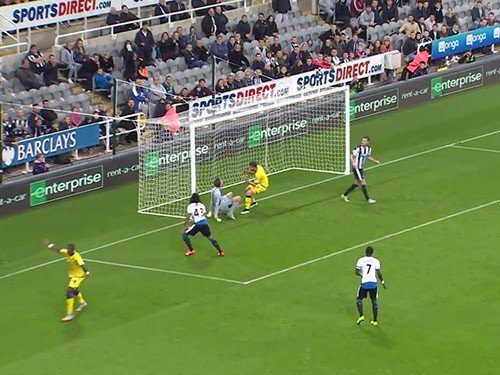 Những pha bóng hài hước nhất vòng ba Capital One Cup
