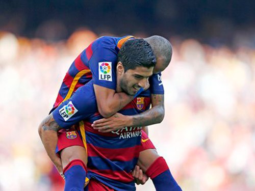 Barcelona 2-1 Las Palmas: Suarez tỏa sáng, Barca về ngôi đầu