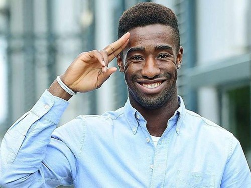 Djourou được làm “Vua” vì vợ… đẻ toàn con gái