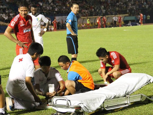 HLV Hữu Thắng: “Đây là tình huống vào bóng rất nguy hiểm”