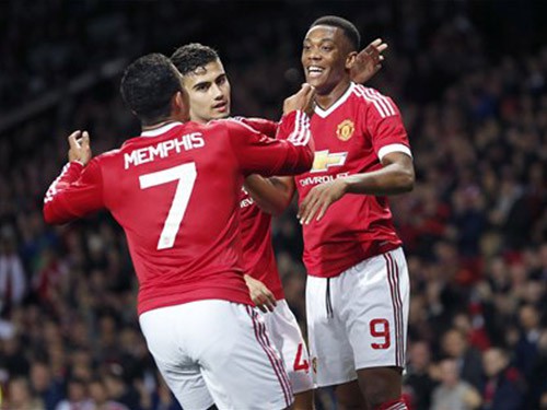 Man Utd 3-0 Sunderland: Lần đầu lên đỉnh
