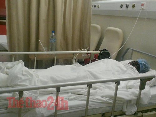 Trắng đêm cùng ca chấn thương của Abass: Thời khắc khó khăn nhất đã qua