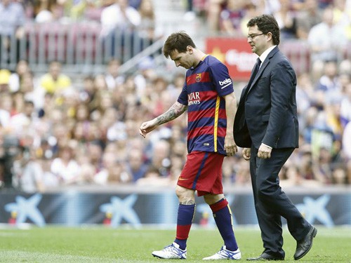 Messi ngồi ở nhà vẫn không… vô dụng