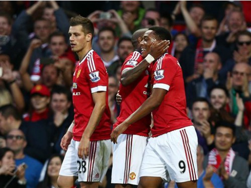 Ashley Young: “M.U sống chết cũng phải thắng Wolfsburg”