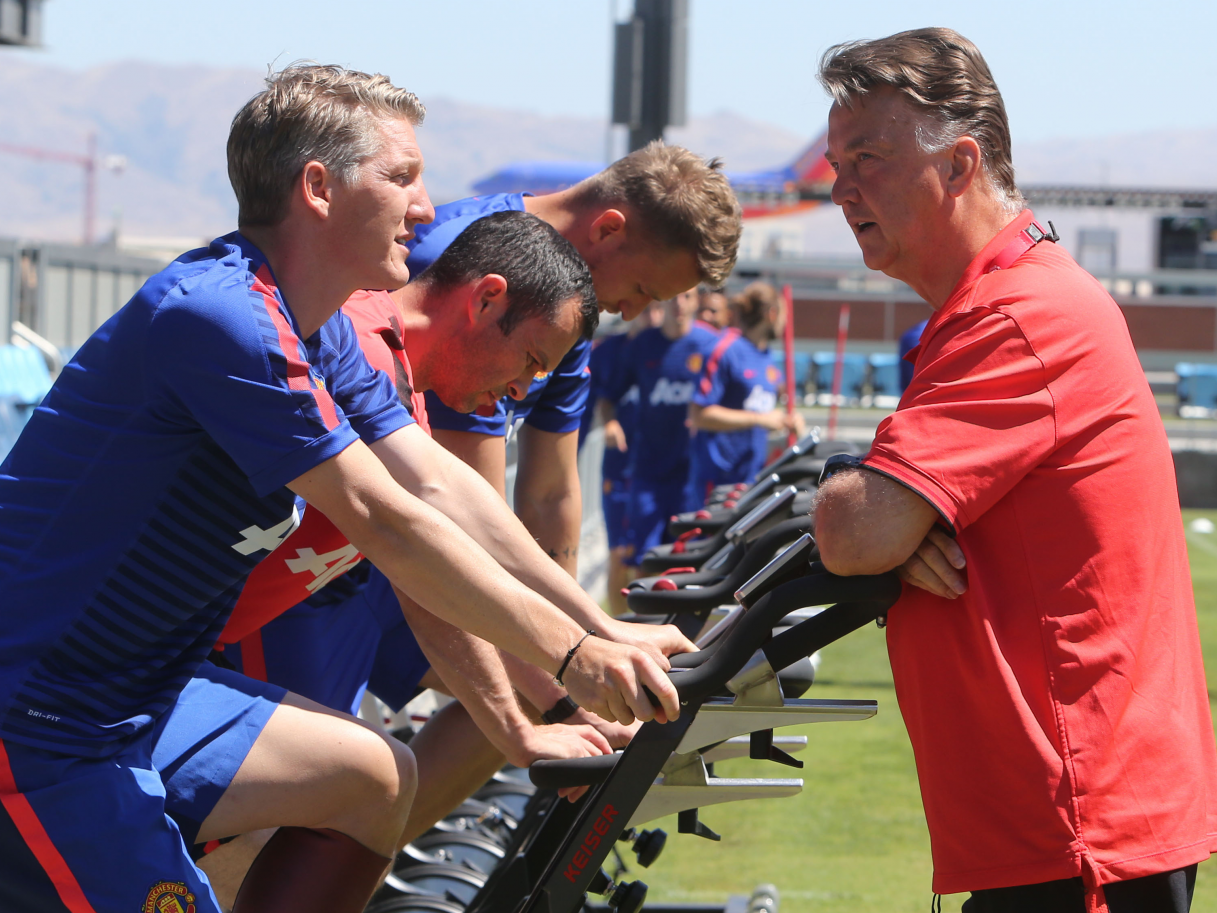 Louis van Gaal & Bastian Schweinsteiger: Thầy “rắn” vẫn cần đệ “cứng”