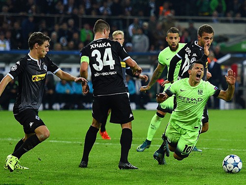 Man City 2-1 M’gladbach: “Khệnh khạng”… mới loạng choạng