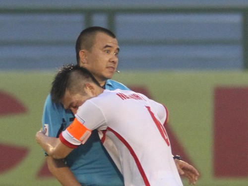 Tổng kết V.League 2015 (Kỳ 2): Điểm sáng “Vua áo đen”