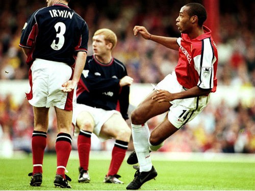 Điểm mặt 10 bàn thắng đẹp nhất lịch sử đối đầu giữa Arsenal và Man Utd