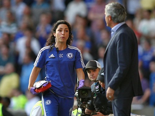 Greg Dyke: “Mourinho cần xin lỗi Carneiro”