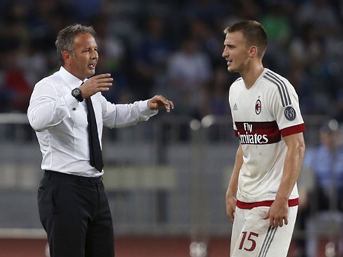 01h45 (5/10), Milan – Napoli: Nhà dột từ… dưới