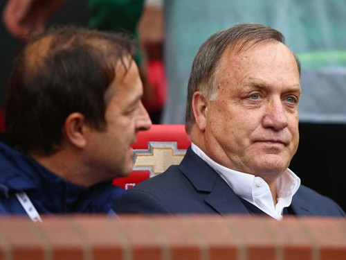 Sunderland tìm người thay Advocaat
