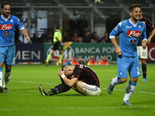 AC Milan 0-4 Napoli: Trái đắng trên sân nhà