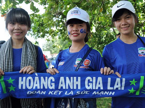 Café 24h: Công thức Fan HA.GL + CĐV SLNA