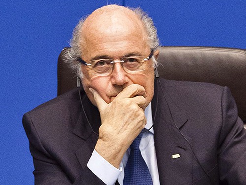 Coca Cola, Visa, Budweiser, McDonald’s đồng loạt yêu cầu Sepp Blatter từ chức ngay lập tức: Cuộc chiến giữa Mỹ với Á – Âu?