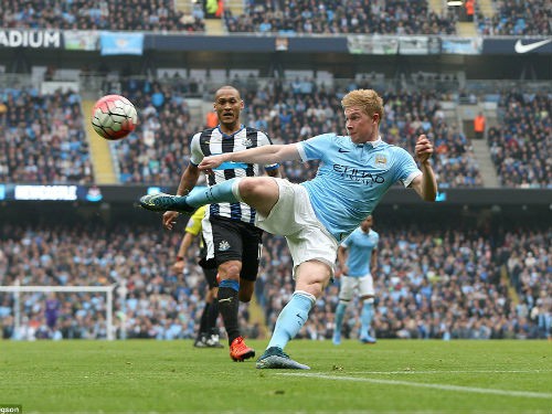 Bộ đôi Man City có tên trong danh sách bàn thắng đẹp vòng 8 Premier League