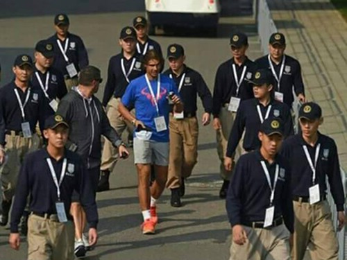 Công việc bảo vệ ngôi sao tennis: Ám ảnh từ nhát dao oan nghiệt