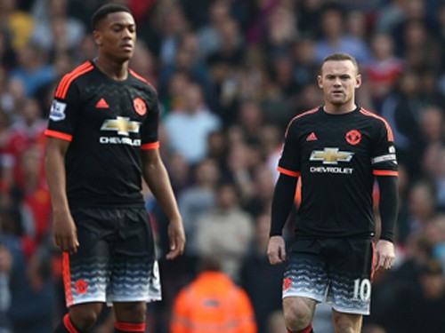 Man Utd & Louis van Gaal: Rơi mặt nạ, ra… mặt mẹt