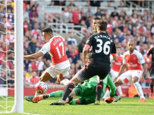 Những pha bóng ảo diệu nhất vòng 8 Premier League