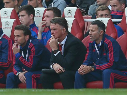 Cầu thủ M.U bất phục Louis van Gaal