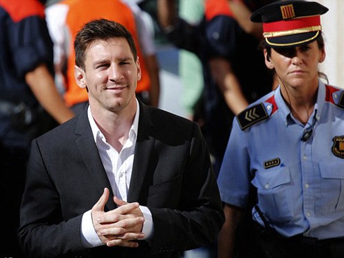 Messi trắng án, làm nhân chứng chống lại … cha đẻ