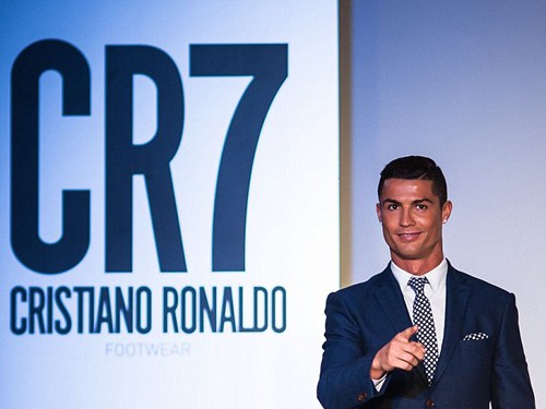 Ronaldo ra mắt thương hiệu giày mới