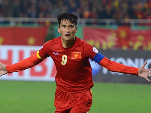 Công Vinh khiến cầu trường sân Mỹ Đình nổ tung với bàn thắng mở tỉ số