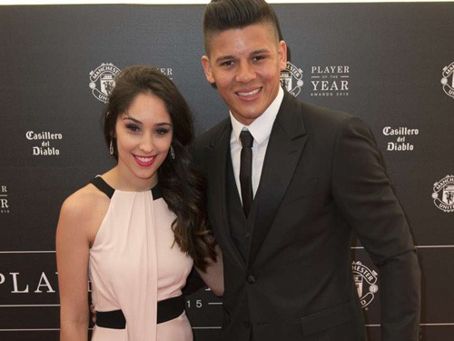 Marcos Rojo vụng chèo, khéo chống
