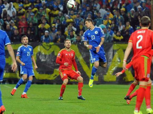 Bosnia-Herzegovina 2-0 Xứ Wales: Bất lực trên đất khách, Xứ Wales mất ngôi đầu
