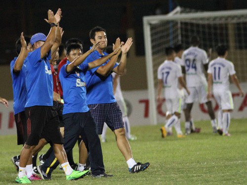 HLV Võ Đình Tân phát biểu về nạn bạo lực ở V.League 2015: “Bệnh nan y” lây lan