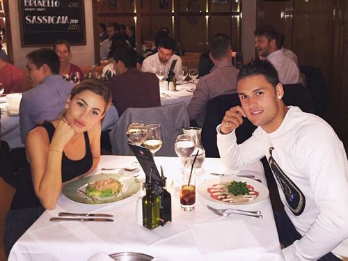 Người mẫu Playboy bỏ Fellaini vì sao trẻ Man City