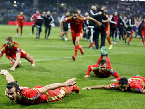 Wales hoàn thành giấc mộng 57 năm