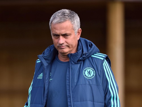 Chelsea: “Án treo” trên đầu Mourinho