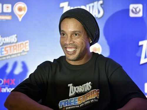 Ronaldinho sẵn sàng đến ĐNÁ chơi bóng