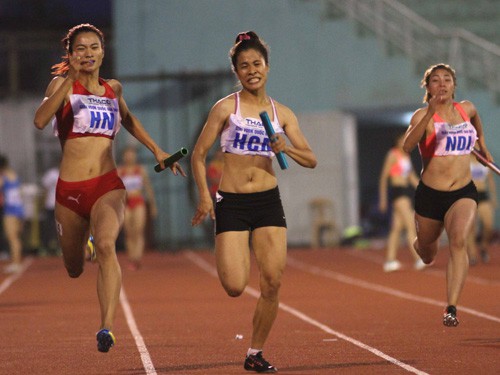 Giải điền kinh VĐQG 2015: Nguyễn Thị Oanh mất HCV do đồng đội phạm quy