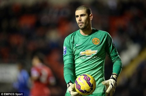 Newcastle tính giải cứu Victor Valdes