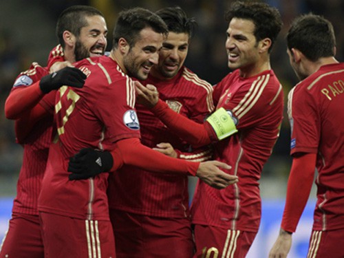 Vòng loại Euro 2016 – Tây Ban Nha thử nghiệm đội hình: Thử chơi, thích thật