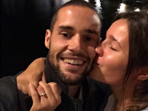 Mario Suarez sắp đưa bồ cũ Puyol về dinh?