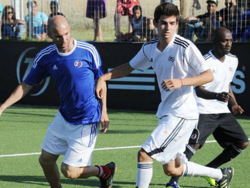 Khóa đào tạo kỹ năng chơi bóng đặc biệt chỉ có tại nhà của Zinedine Zidane