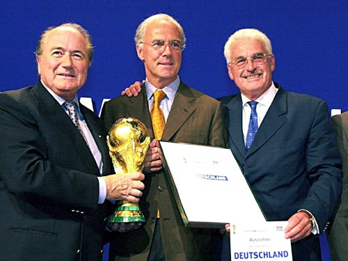 Tham nhũng ở FIFA: “Bàn tay sạch” hay cuộc chiến “bẩn”?