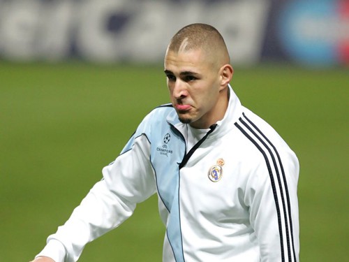 Benzema “cười khẩy” trước tin đồn gia nhập Arsenal