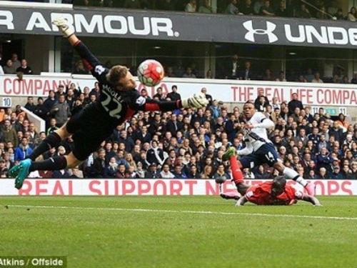 Top 5 pha cản phá ngoạn mục nhất vòng 9 Premier League