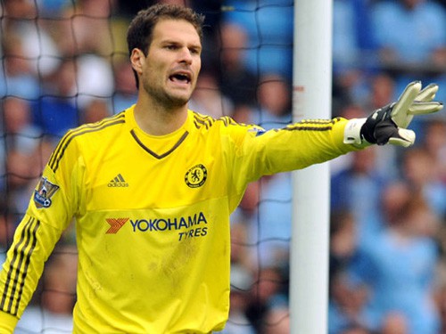 BLV nhầm Begovic với Courtois